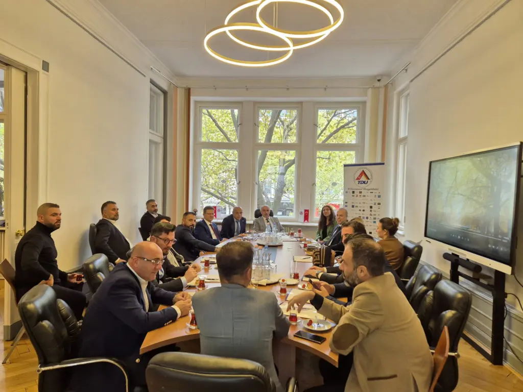 delegation-aus-bursa-besucht-die-tdu-fuer-zukunftsgespraeche (3)
