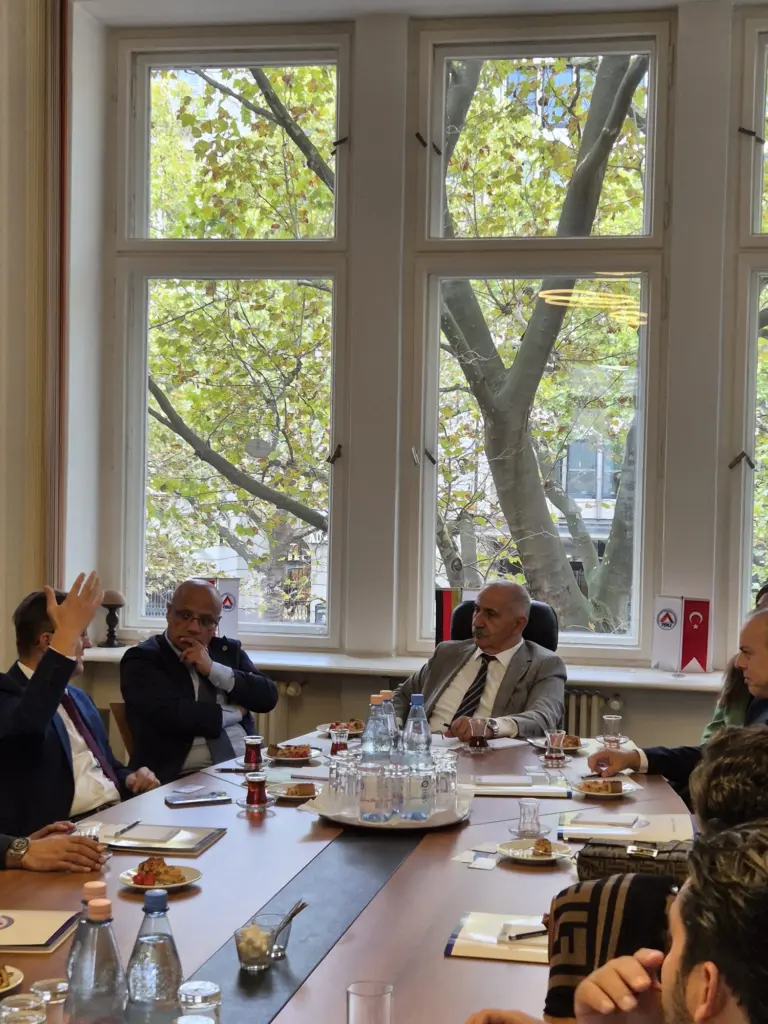 delegation-aus-bursa-besucht-die-tdu-fuer-zukunftsgespraeche (5)