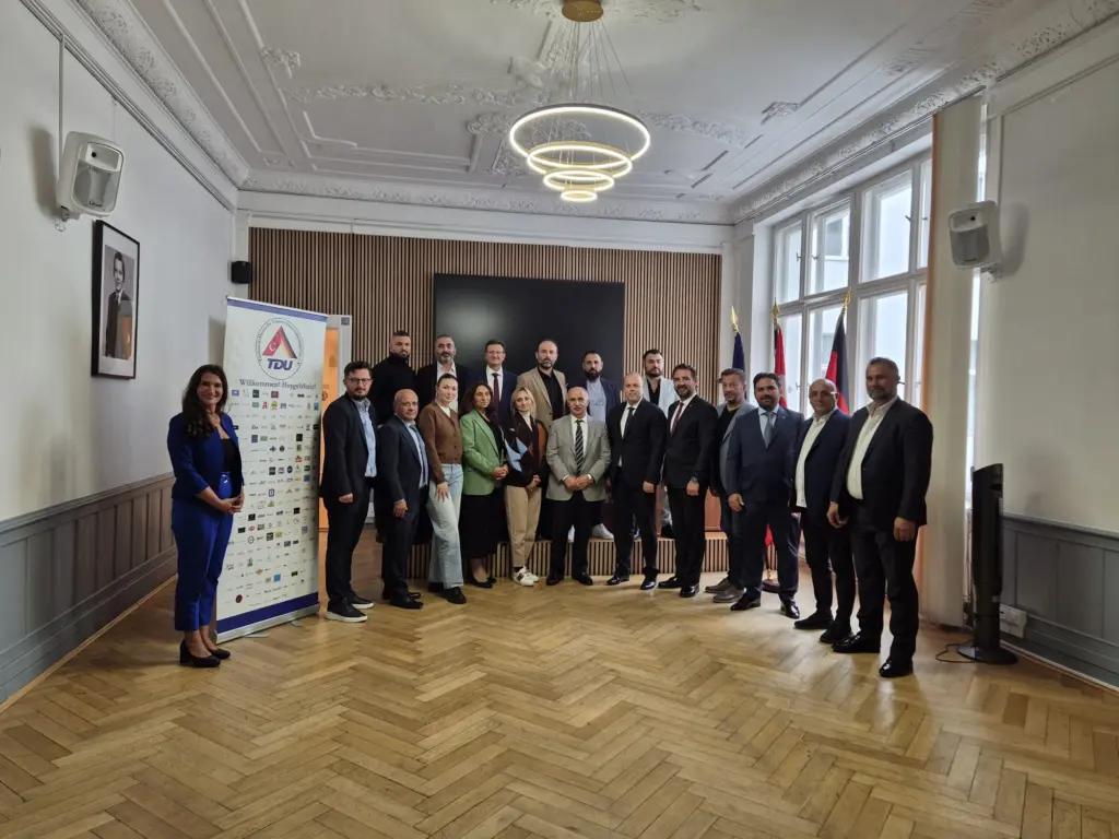 delegation-aus-bursa-besucht-die-tdu-fuer-zukunftsgespraeche (9)