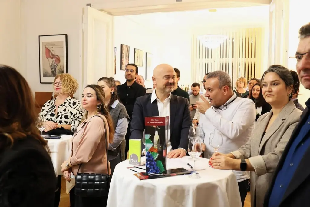 einblick-in-die-welt-des-weins-vortrag-unseres-mitglieds-ahmet-tosun (2)