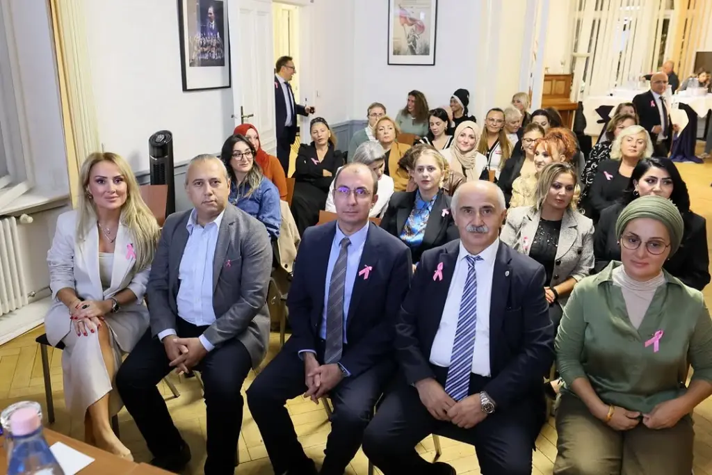 erfolgreiche-veranstaltung-bei-der-tdu-im-rahmen-des-brustkrebs-bewusstseinsmonats (4)
