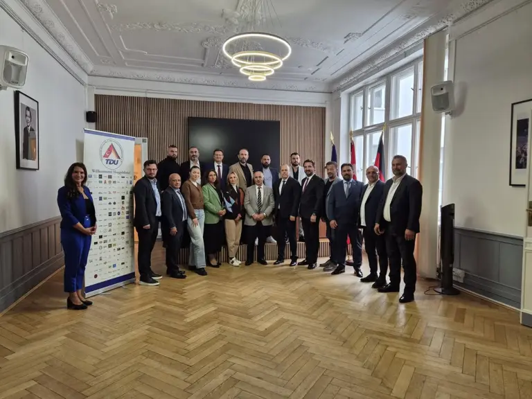 Besuch der TÜRKSİAD-Delegation und Geschäftsleute aus Bursa bei der TDU