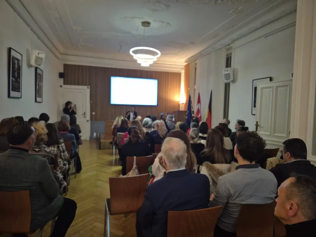 erfolgreiche-veranstaltung-mit-prof-dr-ugur-sezerman (10)