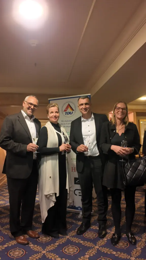 tdu-dankt-ihren-sponsoren-mit-exklusivem-dinner-im-berlin-capital-club (16)