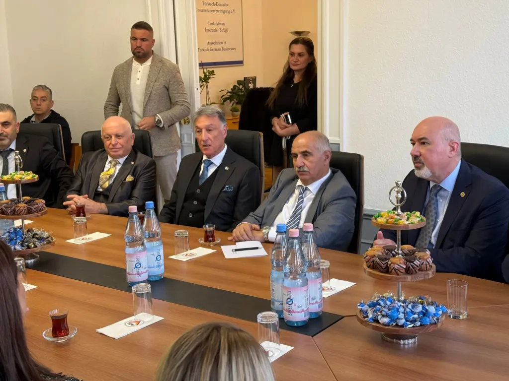 kktc-delegation-besucht-tdu-im-rahmen-der-itb-berlin-2025 (11)