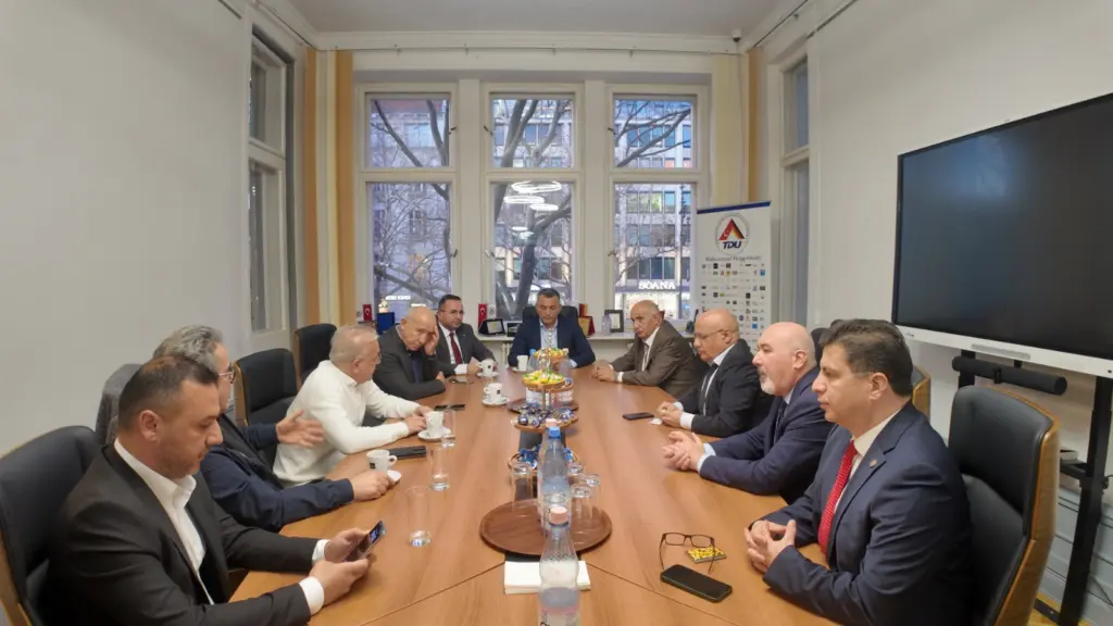 tdu-begruesst-delegation-aus-manavgat-im-rahmen-der-itb-berlin-2025 (1)