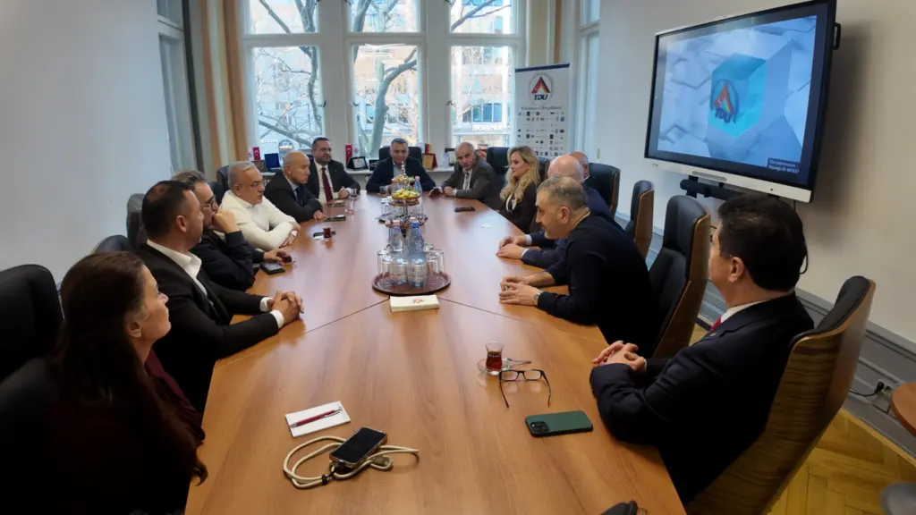 tdu-begruesst-delegation-aus-manavgat-im-rahmen-der-itb-berlin-2025 (2)