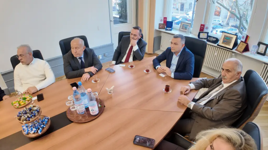 tdu-begruesst-delegation-aus-manavgat-im-rahmen-der-itb-berlin-2025 (4)