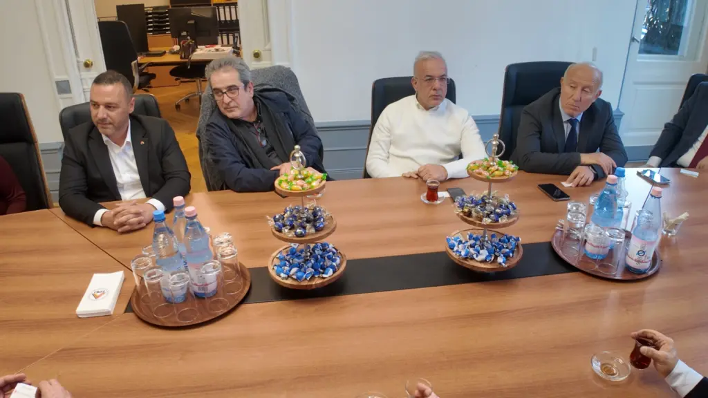 tdu-begruesst-delegation-aus-manavgat-im-rahmen-der-itb-berlin-2025 (5)