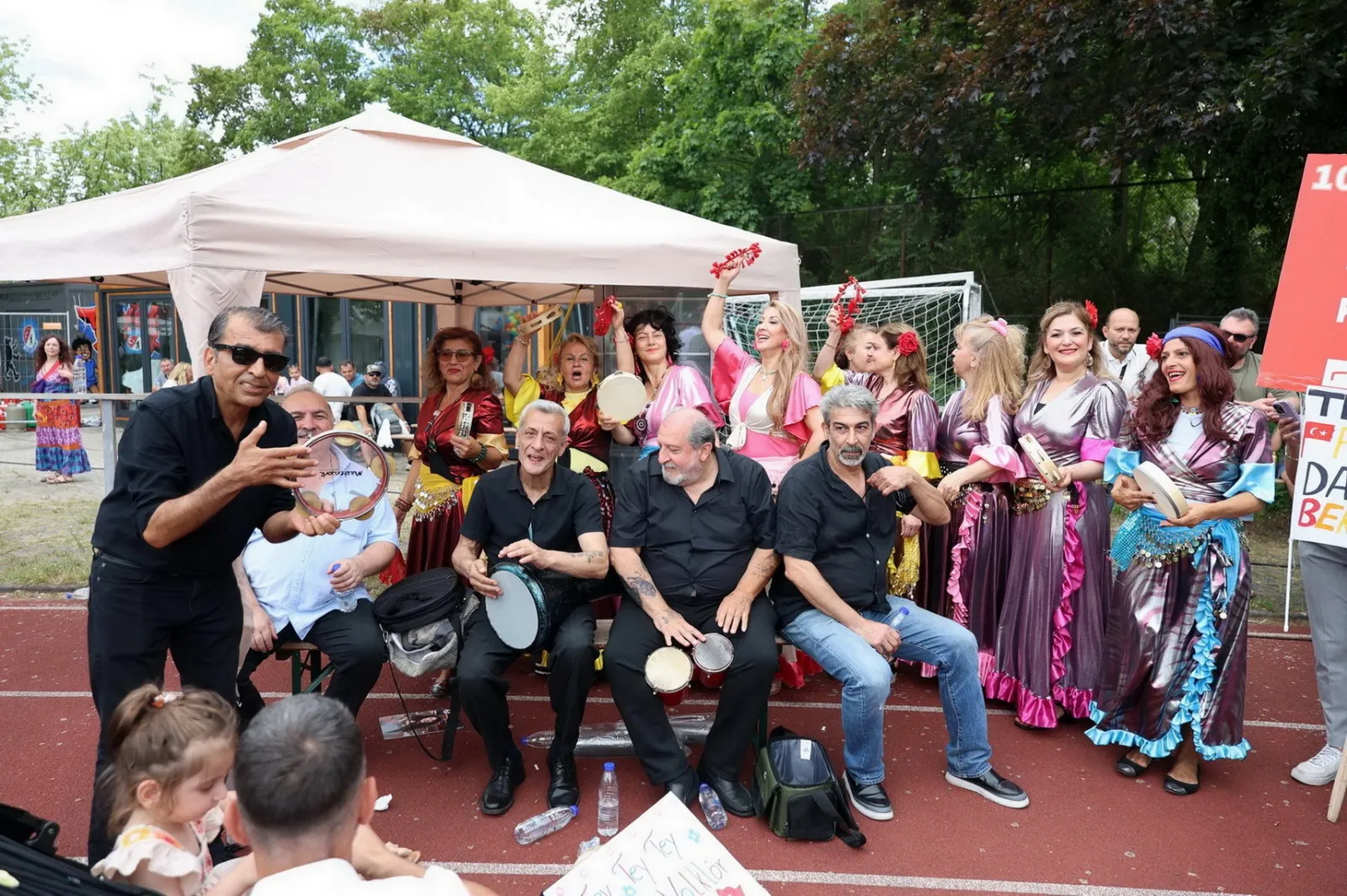 tdu-sommerfest-2025-ein-tag-voller-vielfalt-gemeinschaft-und-solidaritaet (55)