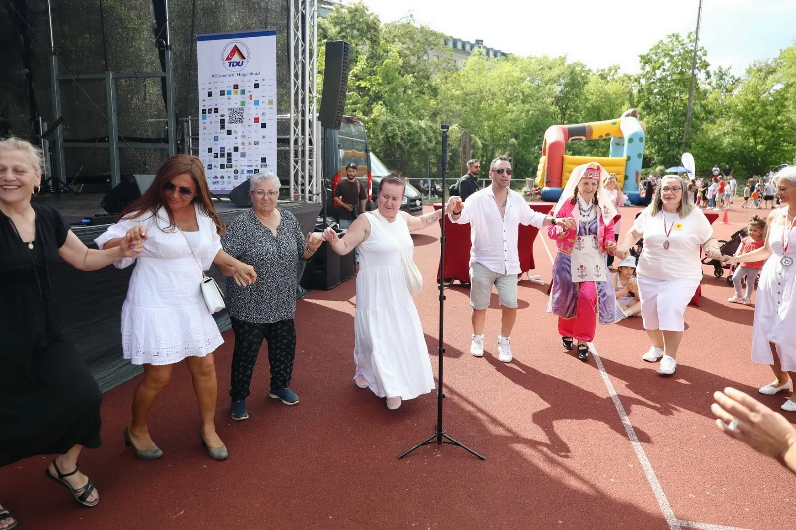 tdu-sommerfest-2025-ein-tag-voller-vielfalt-gemeinschaft-und-solidaritaet (56)