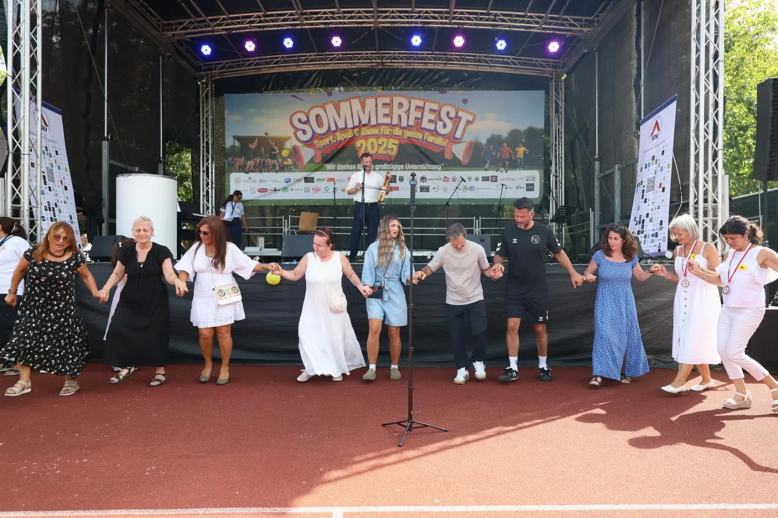tdu-sommerfest-2025-ein-tag-voller-vielfalt-gemeinschaft-und-solidaritaet (71)