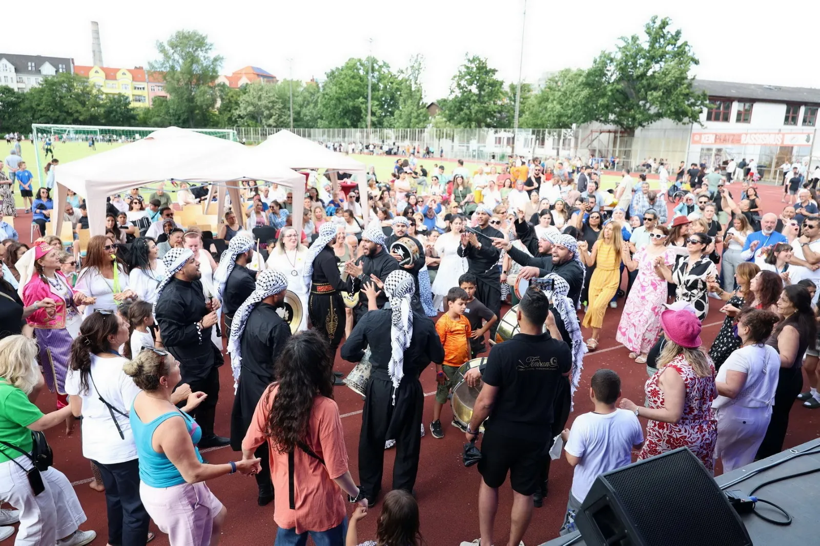 tdu-sommerfest-2025-ein-tag-voller-vielfalt-gemeinschaft-und-solidaritaet (76)