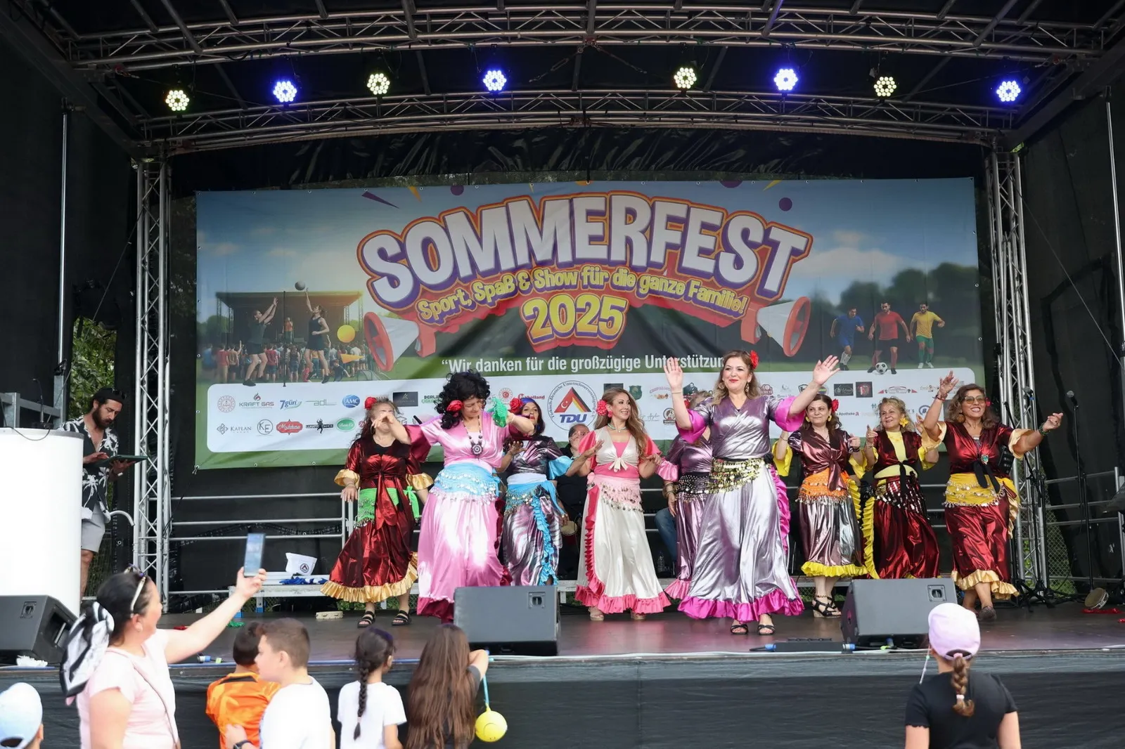 tdu-sommerfest-2025-ein-tag-voller-vielfalt-gemeinschaft-und-solidaritaet (78)