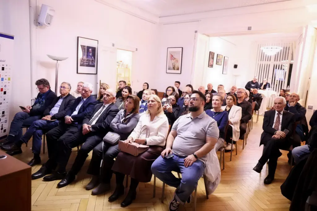 podiumsdiskussion-das-wunder-des-sehens-fand-mit-grossem-interesse-statt (3)
