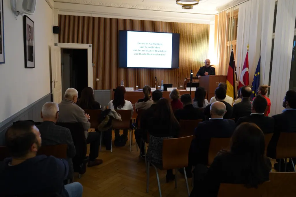 erfolgreicher-praesentationsabend-firmen-stellen-sich-vor-bei-der-tdu (5)