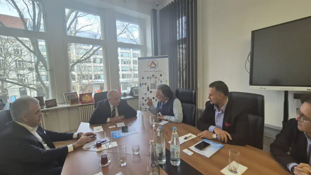 strategisches-austauschgespraech-bei-tdu (5)
