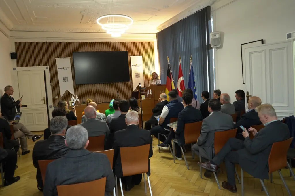 investition-in-die-natur-osbtuerk-praesentiert-kartaltepe-in-berlin (8)