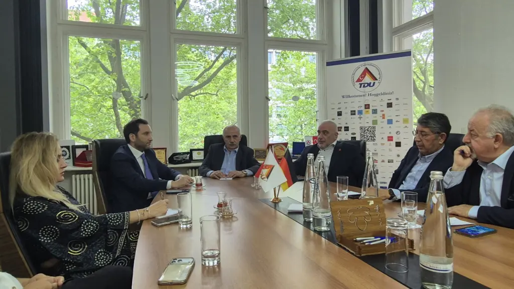 adana-abgeordneter-bilal-bilici-besucht-die-tdu-in-berlin (3)