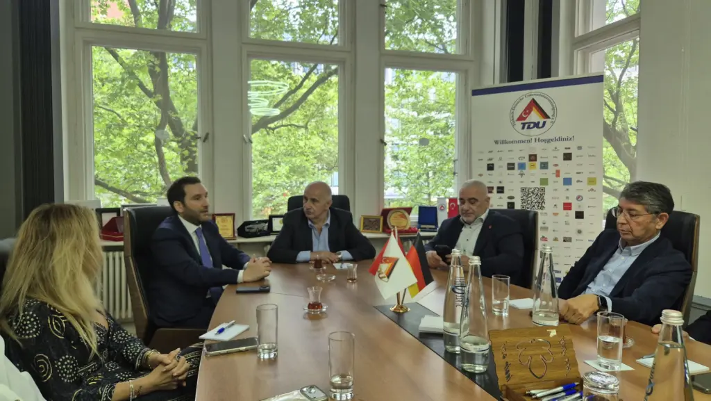 adana-abgeordneter-bilal-bilici-besucht-die-tdu-in-berlin (4)