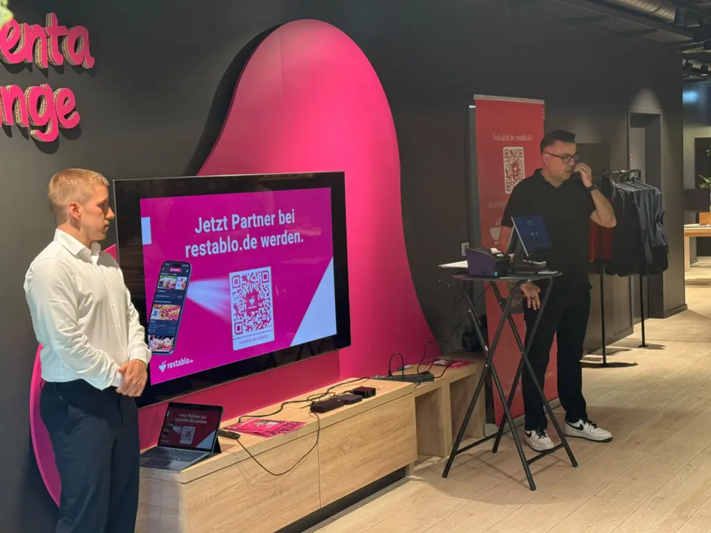 erfolgreicher-telekom-x-tdu-netzwerkabend-im-telekom-shop-am-europa-center (7)